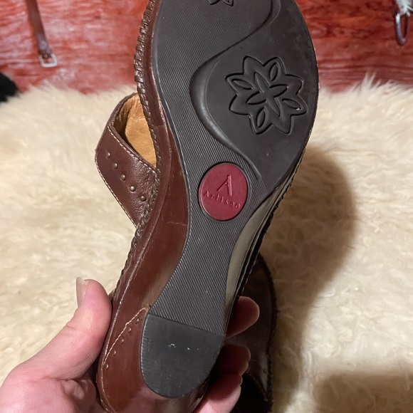Clarks leather thong sandals - Picture 2 of 7